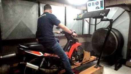 F1ZR dyno test (2)
